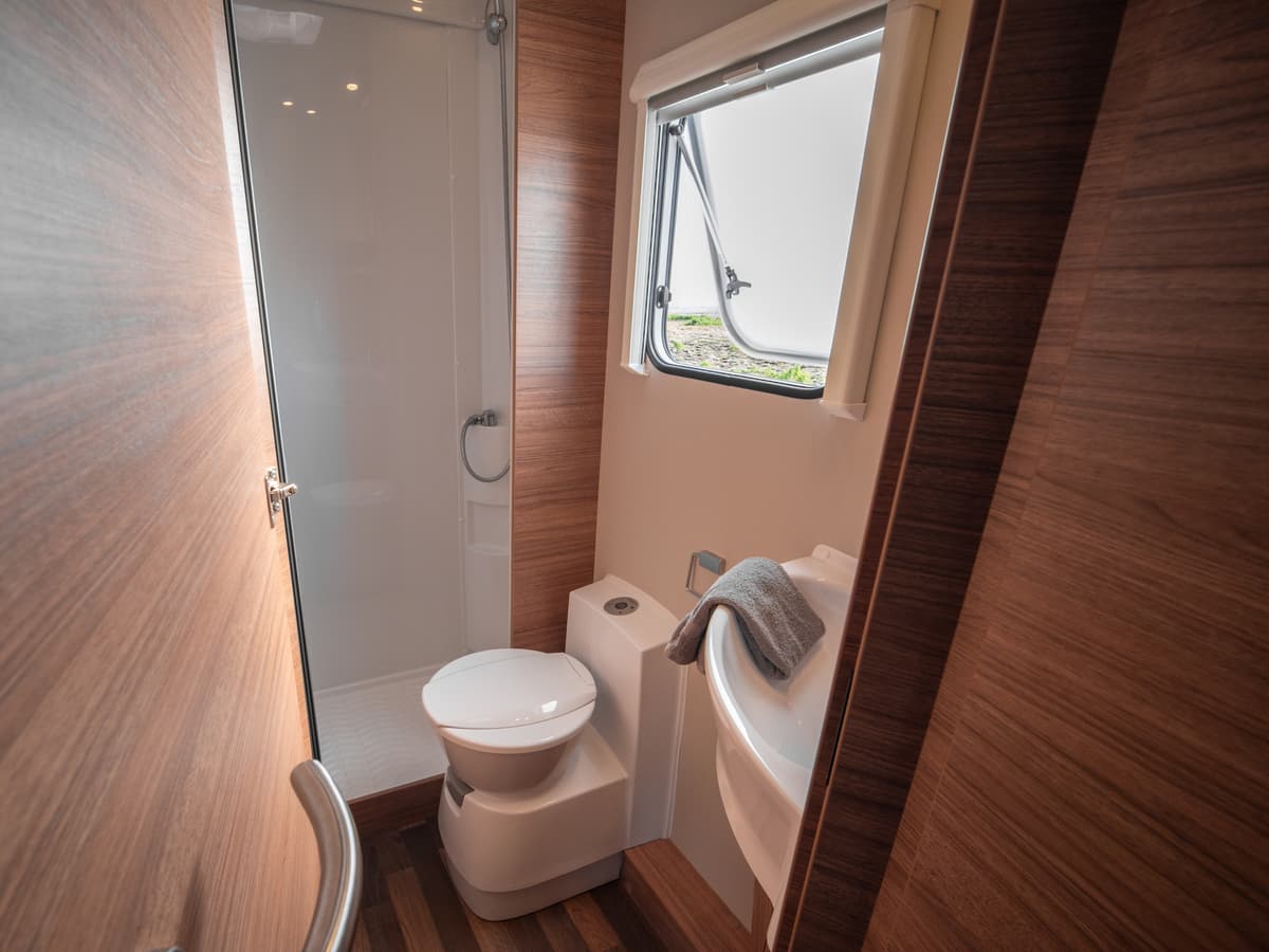 Water tank & toilet